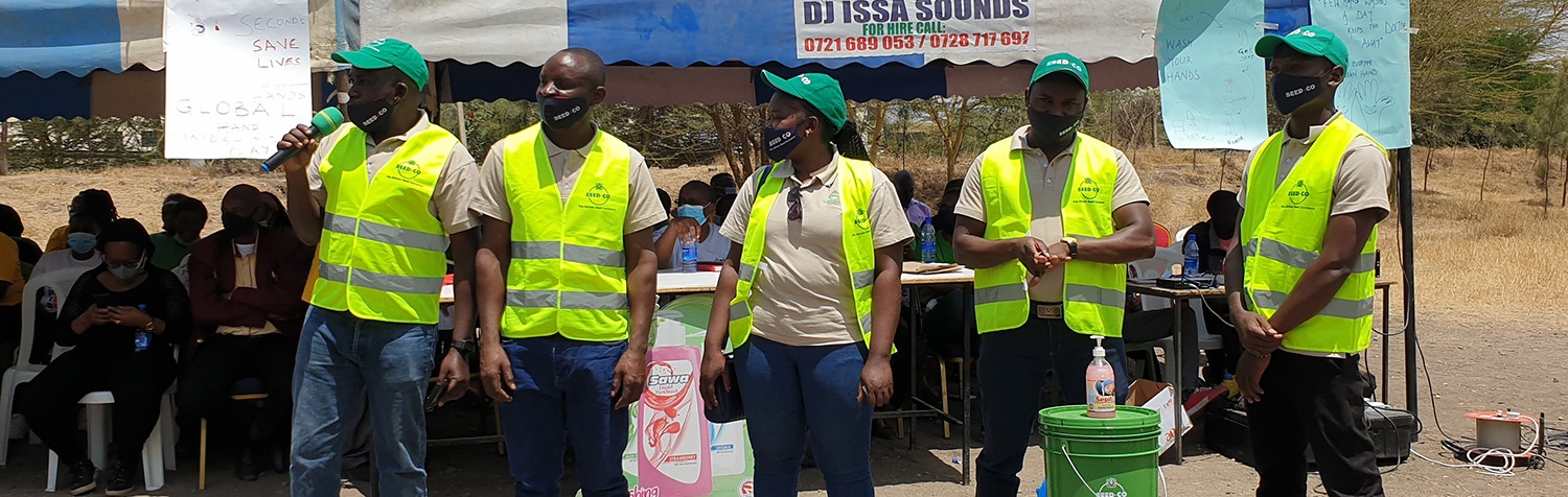 5 people presenting to a small crowd